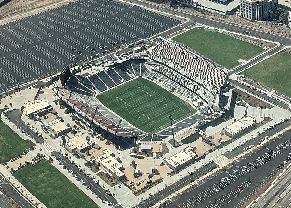 Vista aérea de un estadio de fútbol argentino.