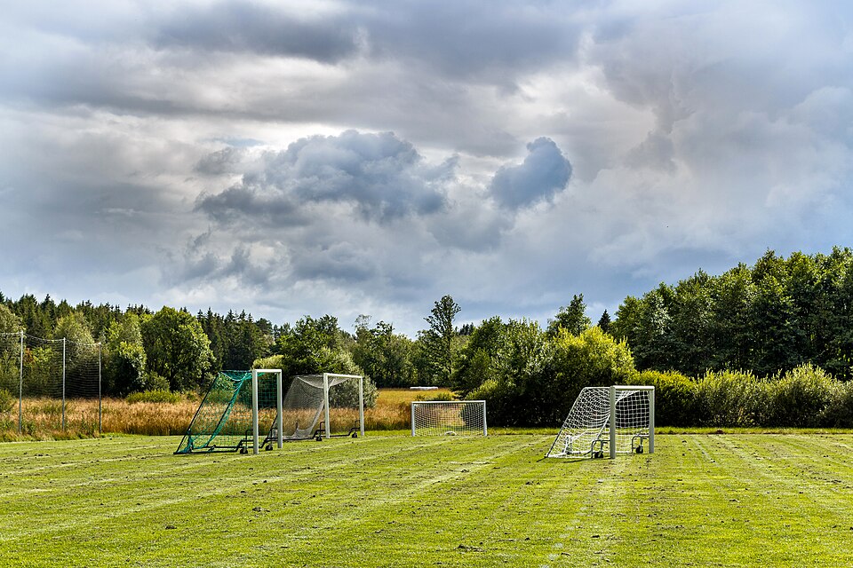 Pizarra táctica con esquema de fútbol antes de un partido